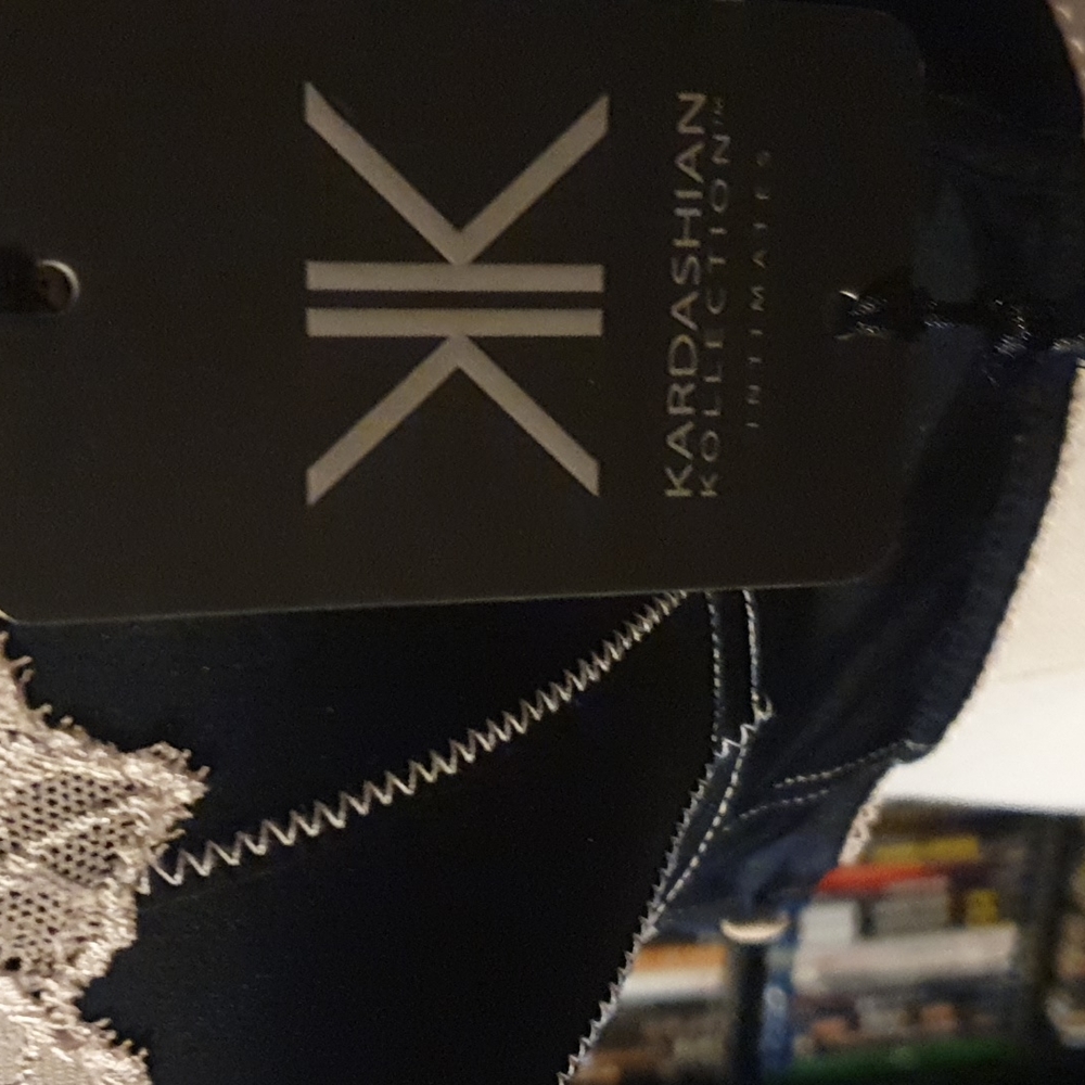 Kardashian collection bra. - Picture 5 of 6